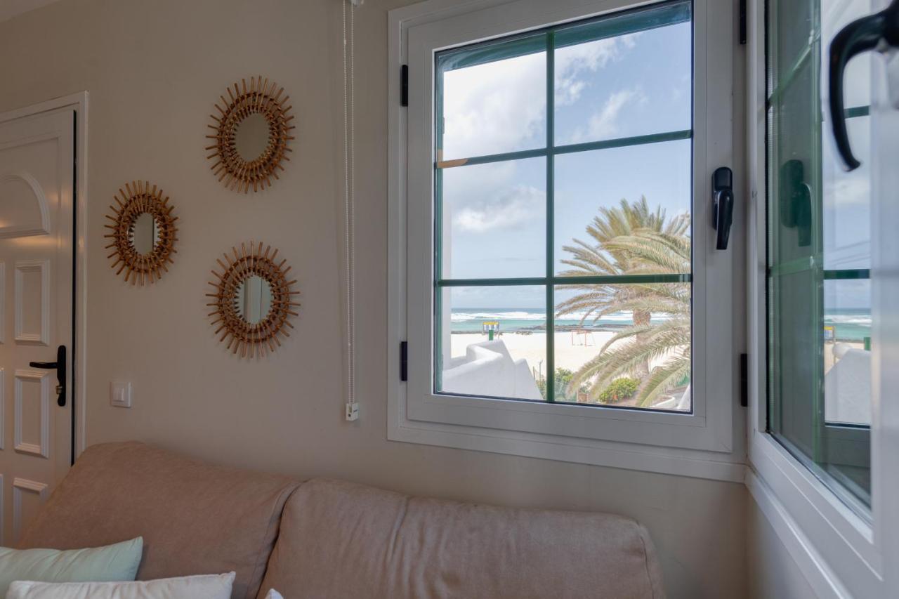 Homeforguest Modern And New Beachfront Apartment La Oliva Eksteriør billede