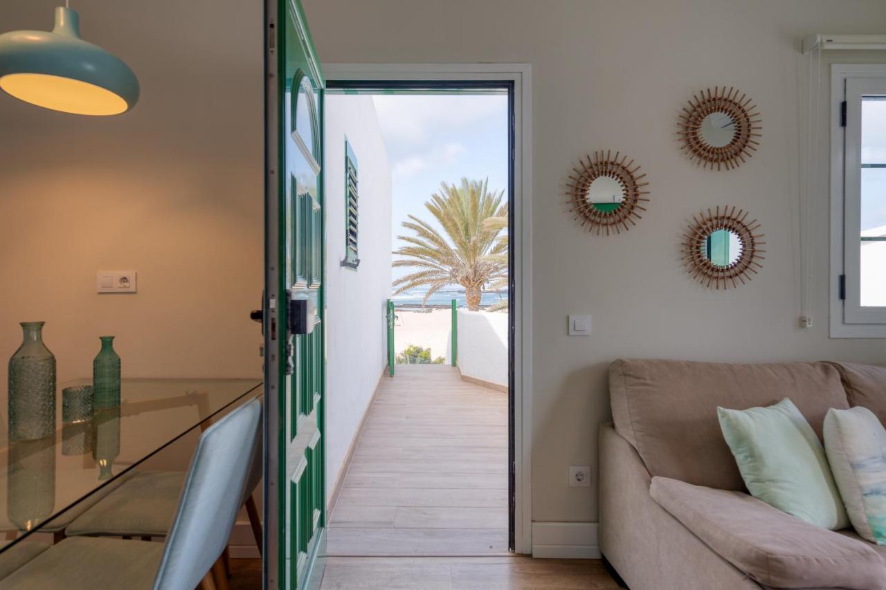 Homeforguest Modern And New Beachfront Apartment La Oliva Eksteriør billede